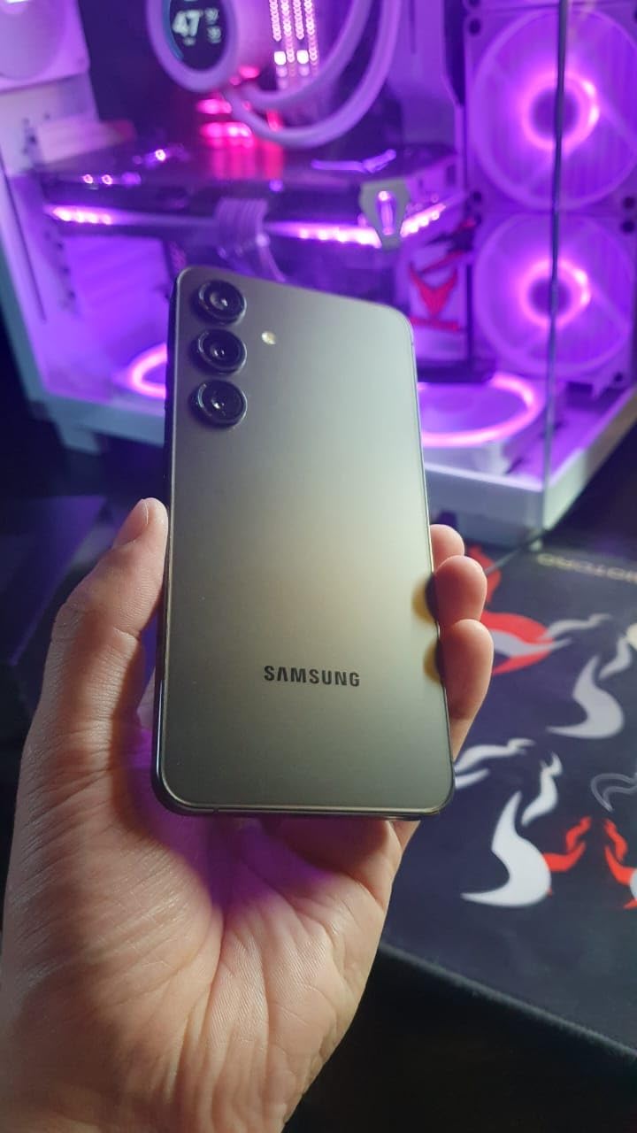 Smartphone Samsung Galaxy S24, Galaxy AI, Selfie de 12MP, Tela de 6.2" 1-120Hz, 256GB, 8GB RAM - Pre